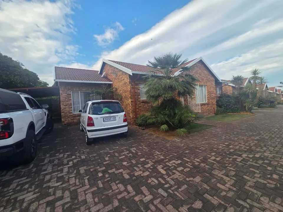 3 Bedroom Townhouse for sale in Groblerpark