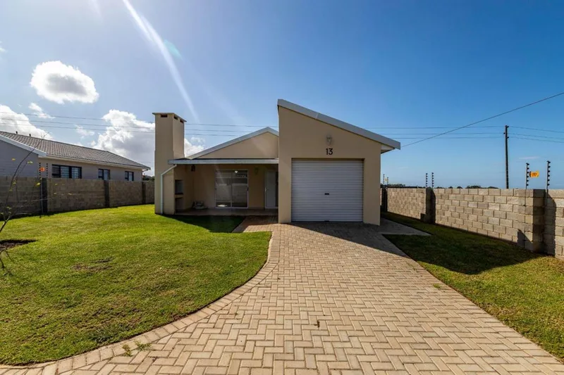 3 Bedroom House for sale in Gonubie
