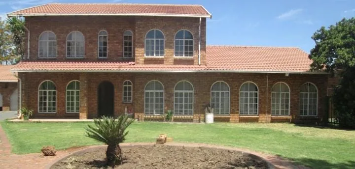 5 Bedroom House for sale in Dalpark