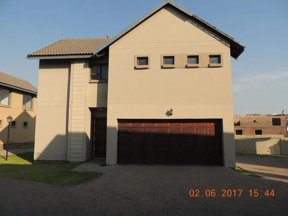 3 Bedroom Townhouse for sale in Secunda Central
