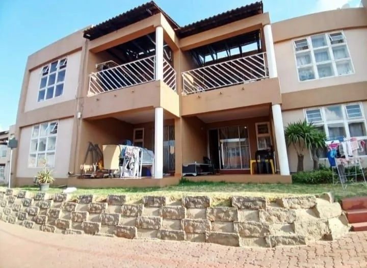 2 Bedroom Townhouse for sale in Mondeor