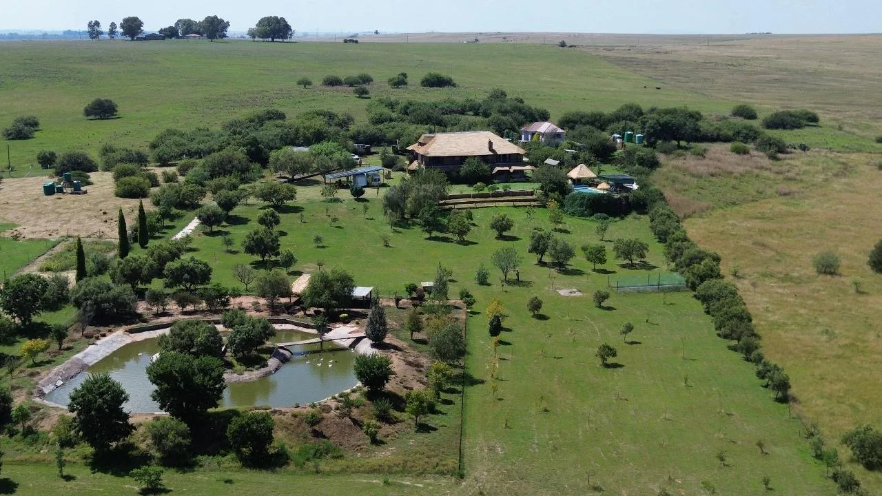 5 Bedroom House for sale in Oranjeville
