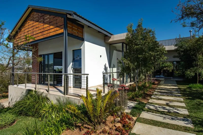 4 Bedroom House for sale in Sonheuwel
