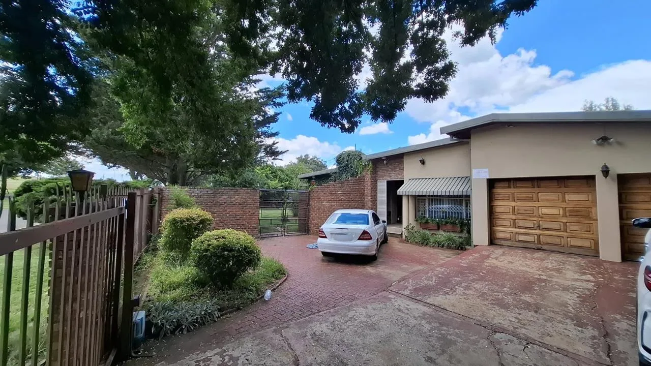 4 Bedroom House for sale in Panorama