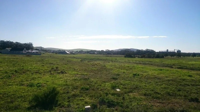 923 m² Land available in Darling
