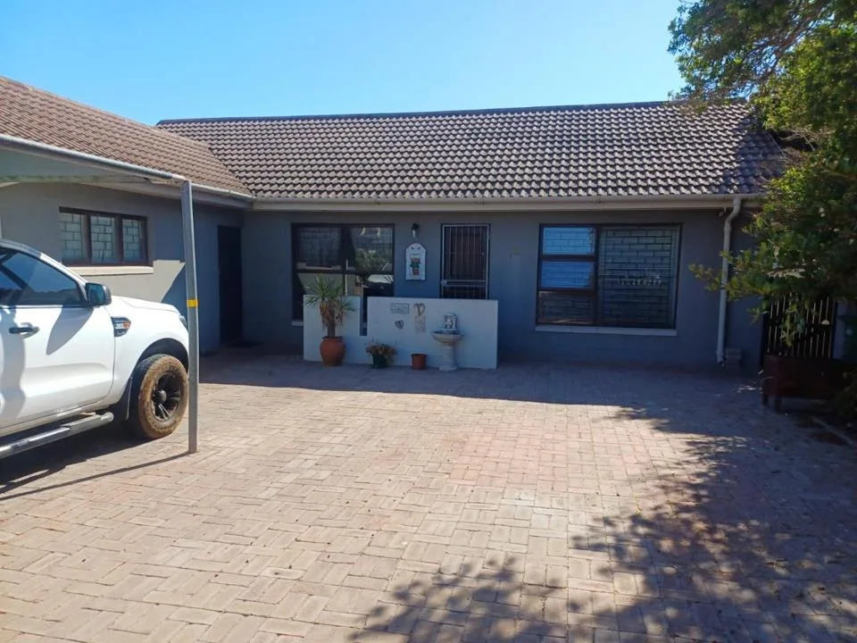4 Bedroom House for sale in Saldanha Central