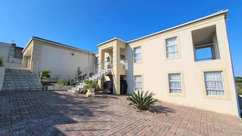 5 Bedroom House for sale in Nahoon Valley Park