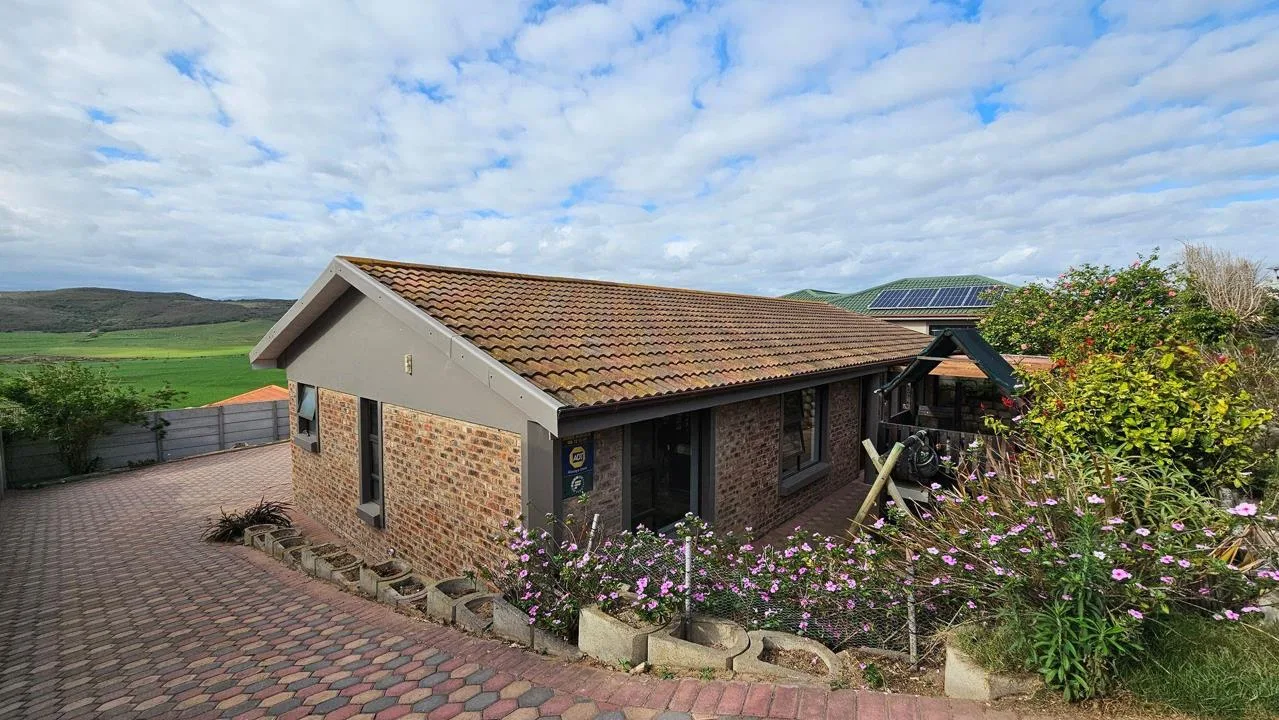 3 Bedroom House for sale in Reebok
