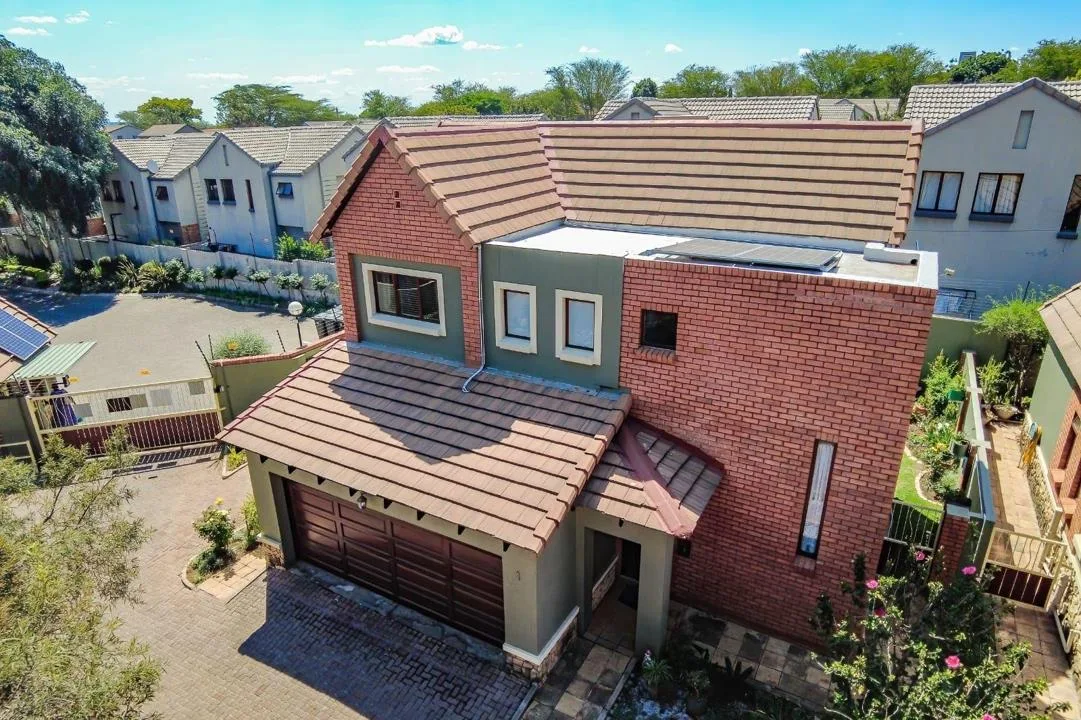 2 Bedroom House for sale in Olympus AH