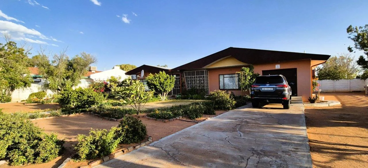 3 Bedroom House for sale in Lemoendraai