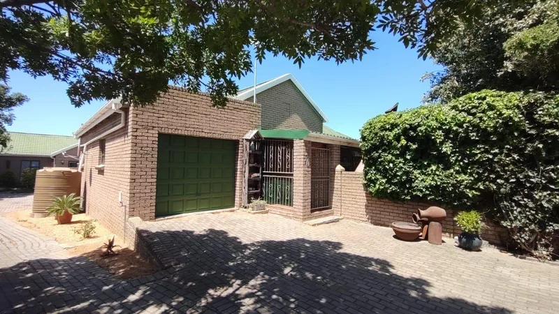 3 Bedroom House for sale in Stilbaai Wes