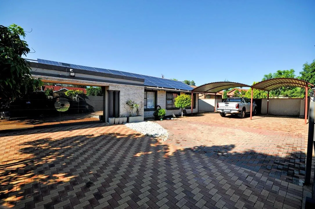 5 Bedroom House for sale in The Orchards