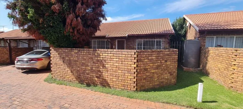 2 Bedroom Townhouse for sale in Restonvale AH