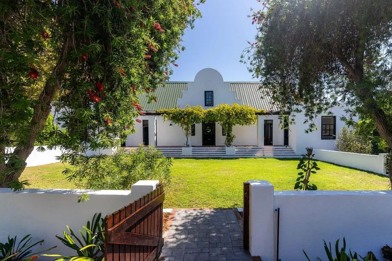 5 Bedroom House for sale in Constantia