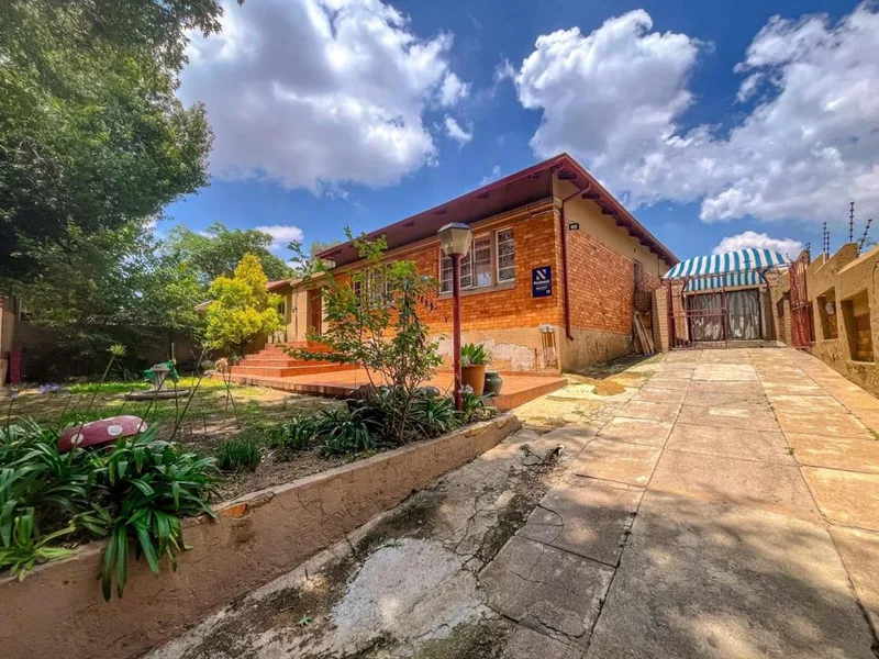 3 Bedroom House for sale in Rosettenville