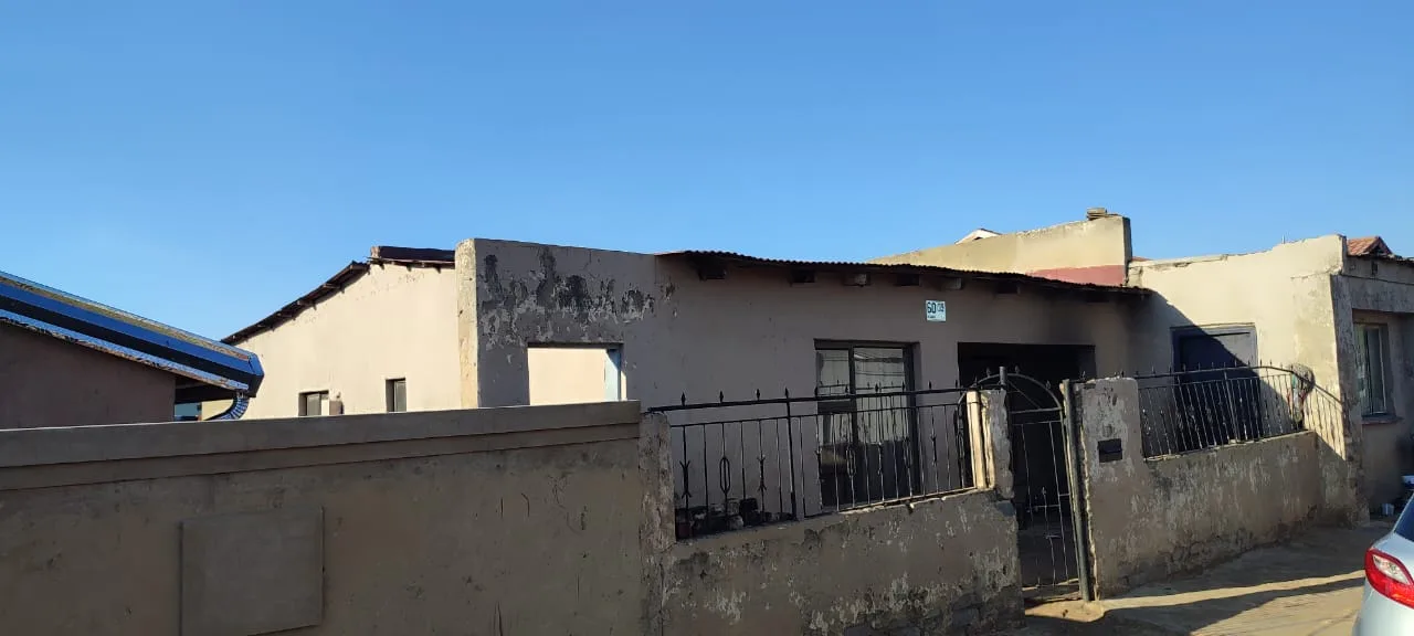 11 Bedroom House for sale in Mapetla
