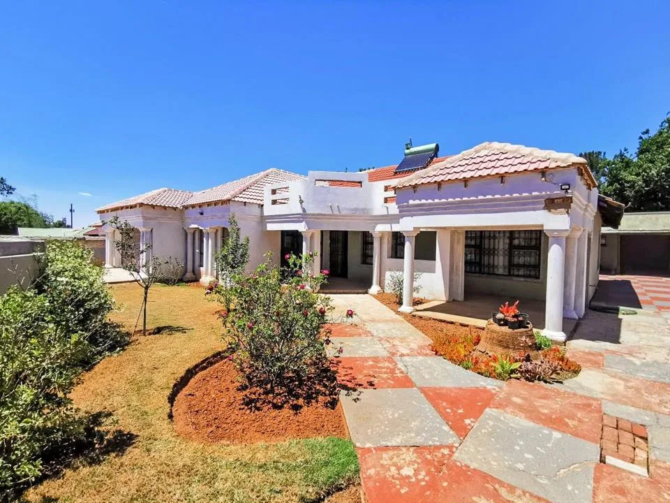 4 Bedroom House for sale in Stilfontein Ext 4