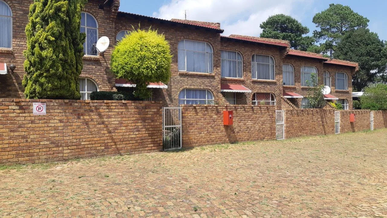 3 Bedroom Townhouse for sale in Clubville