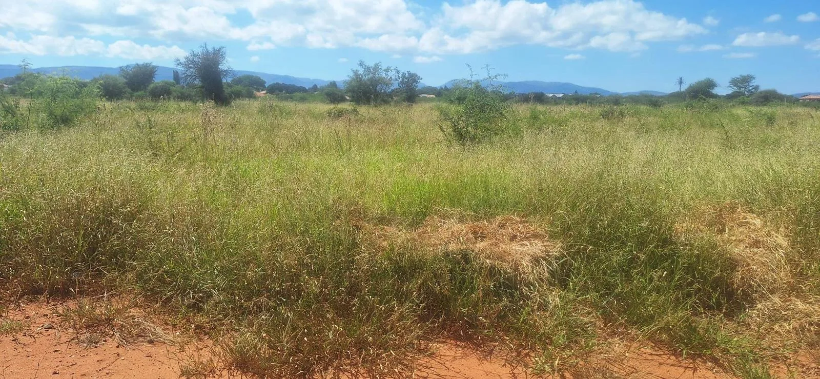 1 615 m² Land available in Chroom Park