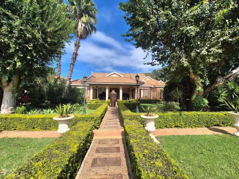 6 Bedroom House for sale in Mookgopong
