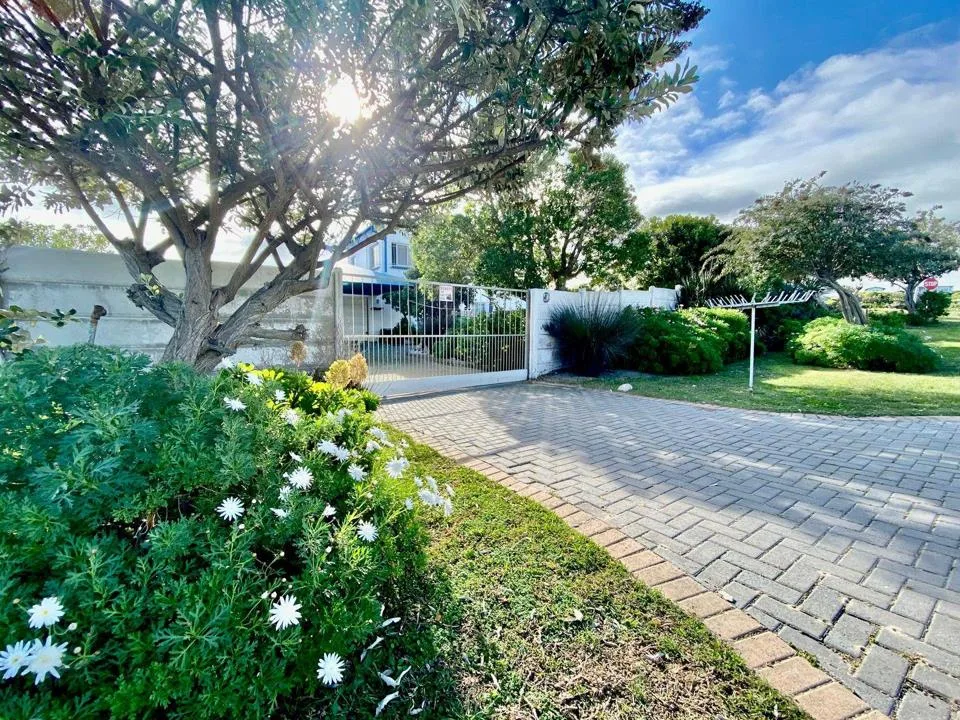 4 Bedroom House for sale in Pearly Beach