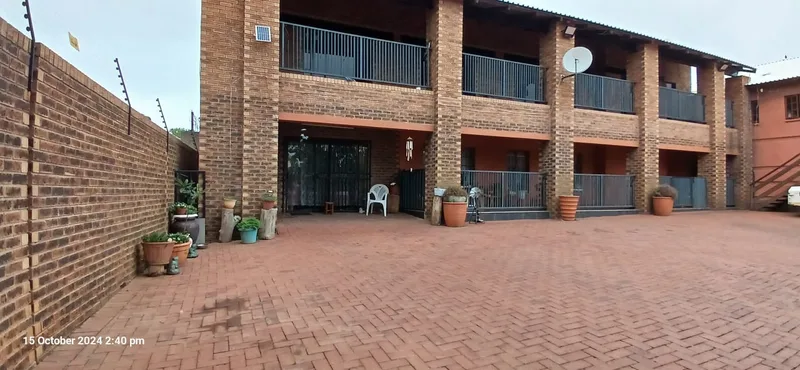 6 Bedroom House for sale in De Bruinpark