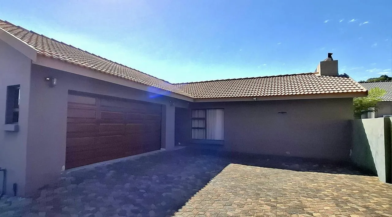 3 Bedroom Townhouse for sale in Ben Fleur