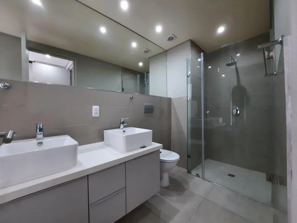 2 Bedroom Apartment / flat for sale in Menlo Park