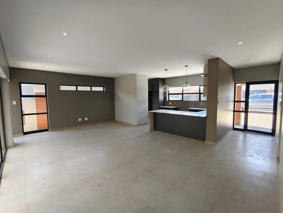 3 Bedroom Townhouse for sale in Langenhovenpark