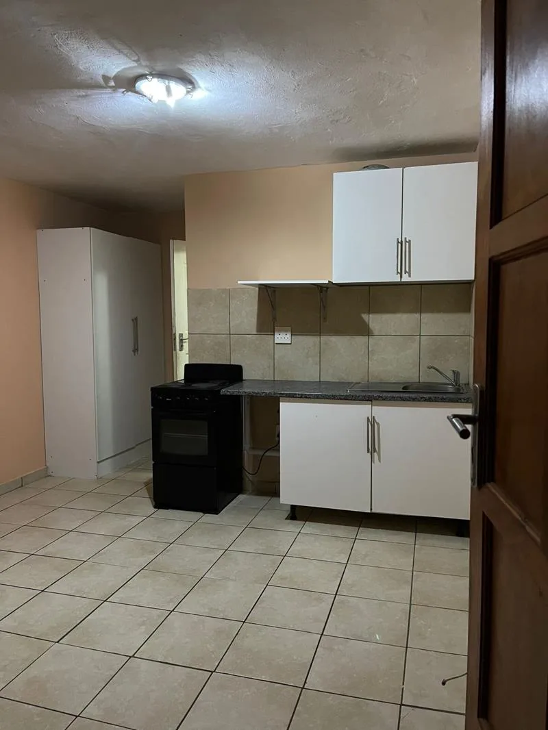 Bachelor apartment in Ebony Park