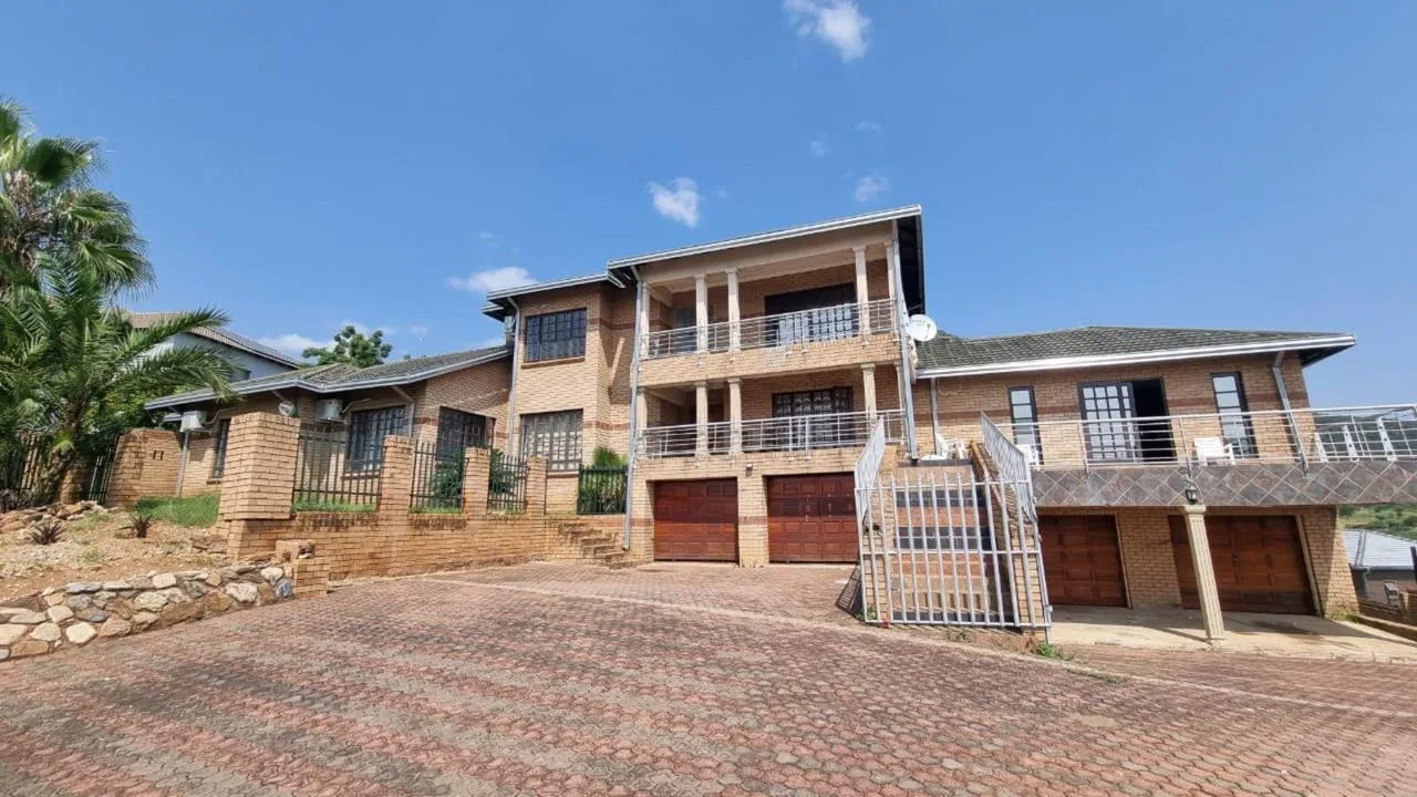9 Bedroom House for sale in Leopards Bush