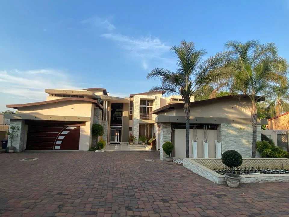 5 Bedroom House for sale in Die Heuwel