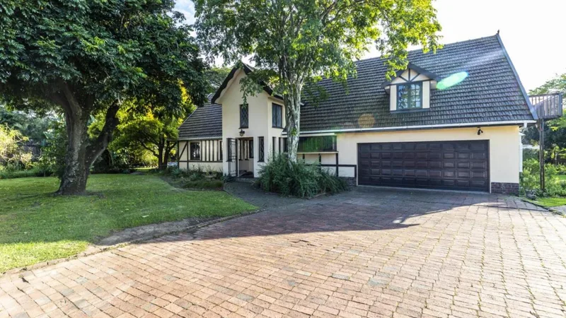 8 Bedroom House for sale in Selborne