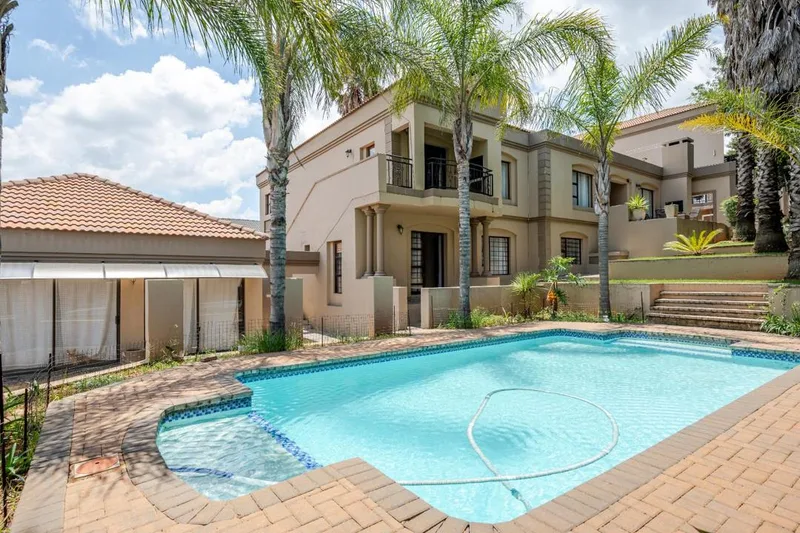 11 Bedroom House for sale in Rangeview
