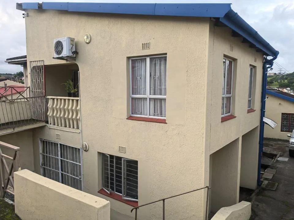 6 Bedroom House for sale in Chatsworth Central