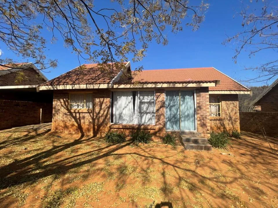 3 Bedroom Townhouse for sale in Langenhovenpark