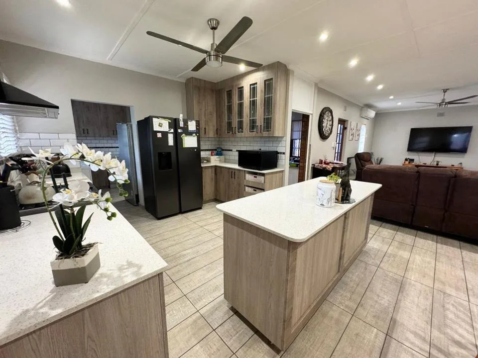 3 Bedroom House for sale in Meer En See