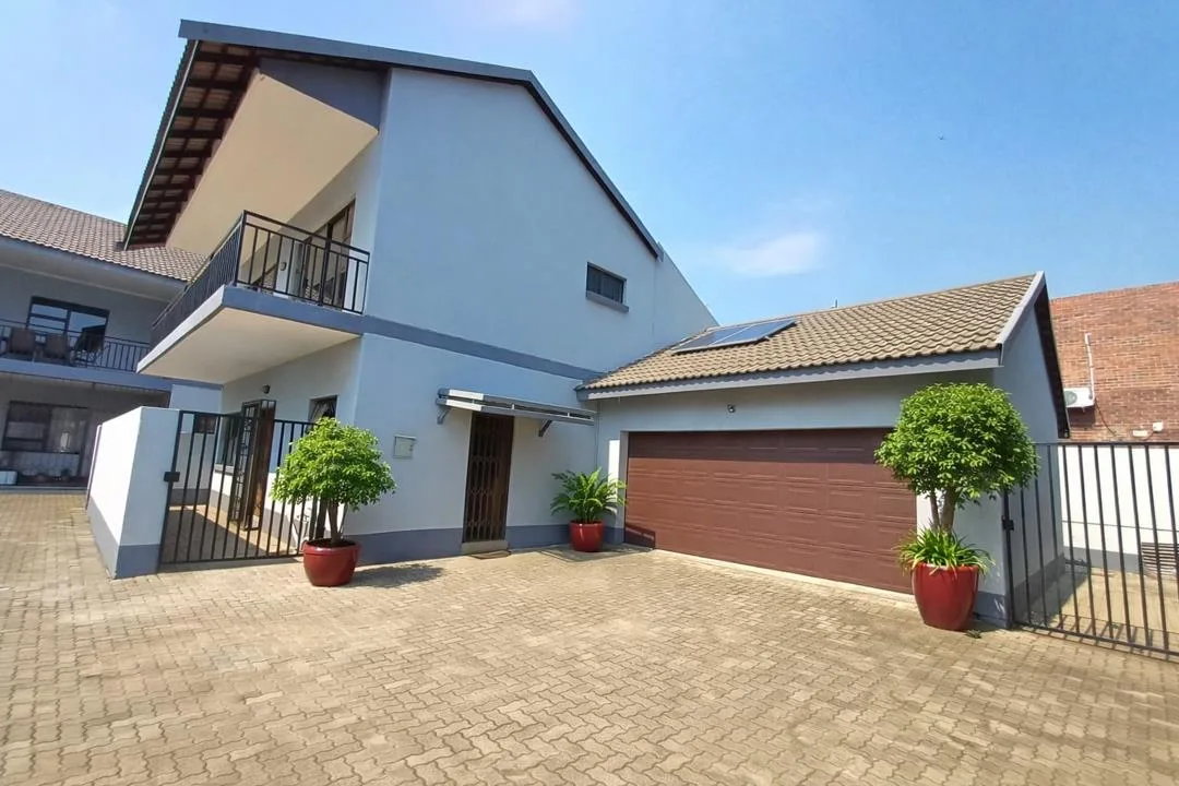 3 Bedroom Townhouse for sale in Roodia