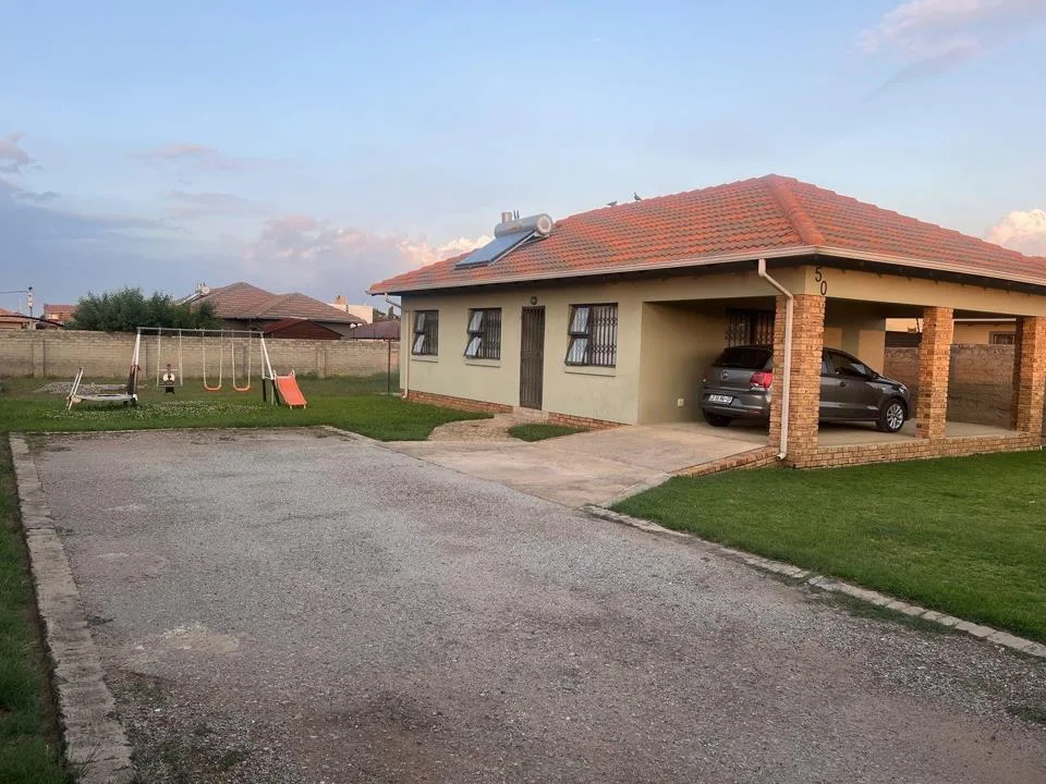 2 Bedroom House for sale in Azaadville Gardens