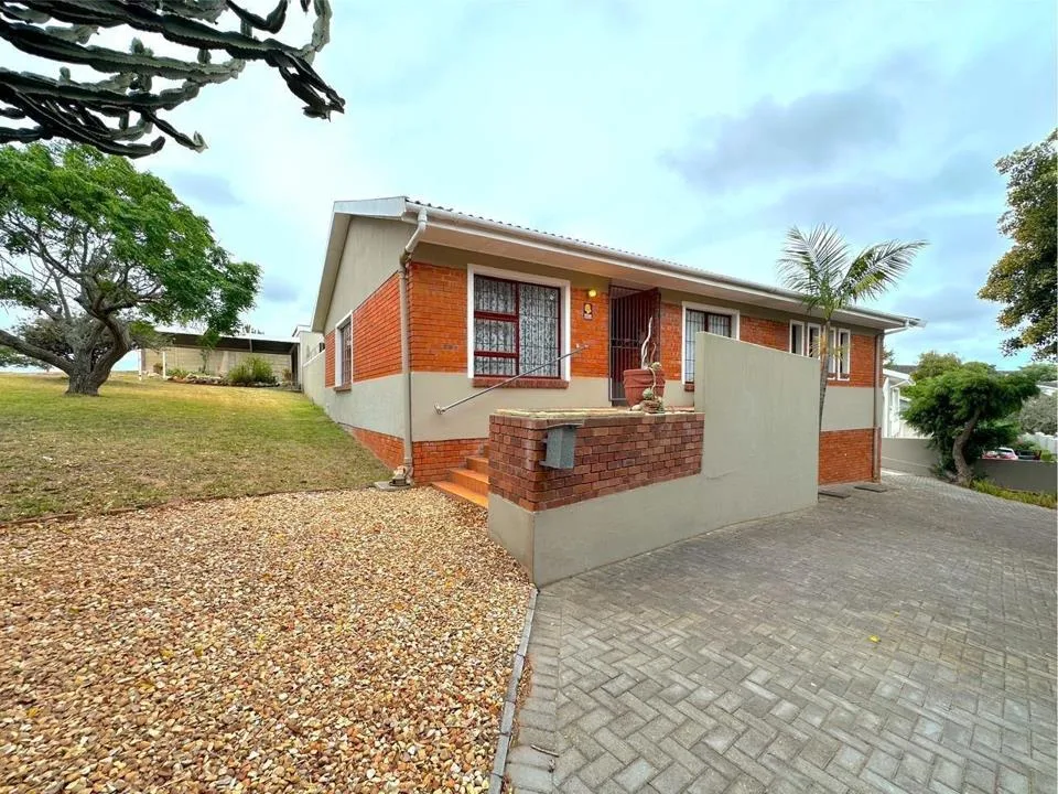 4 Bedroom House for sale in Mangold Park