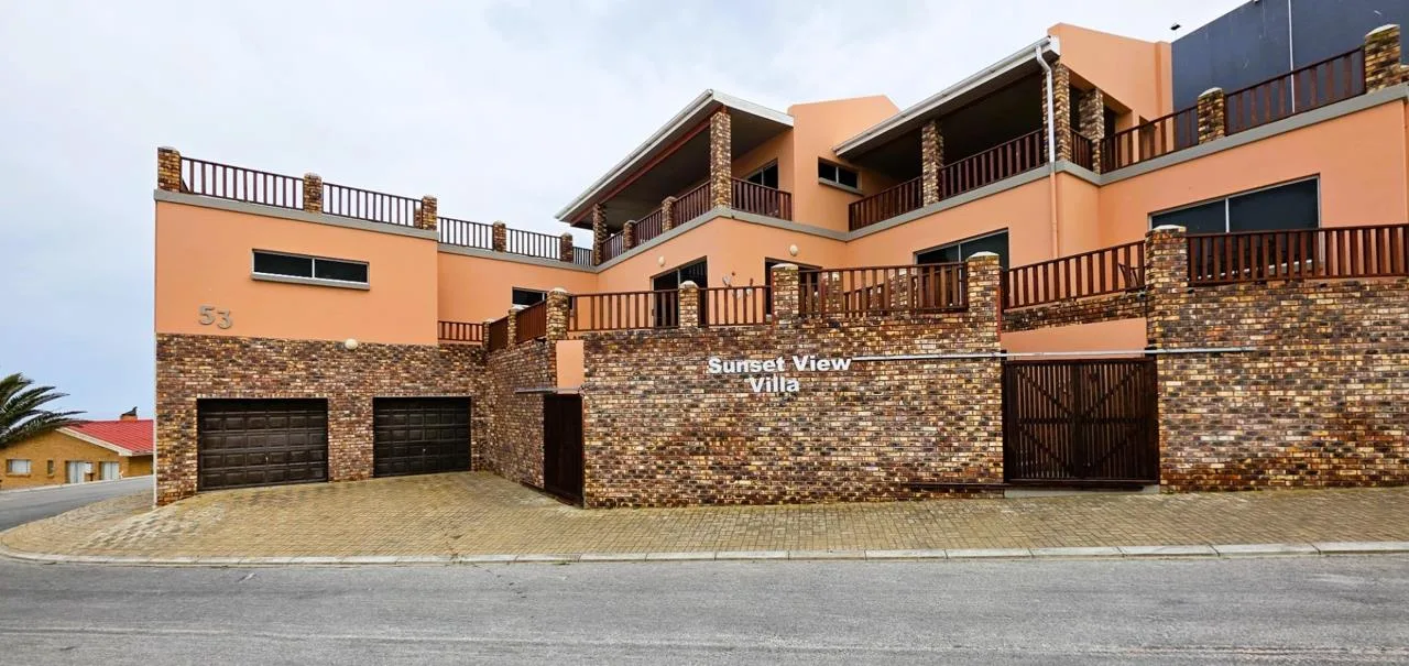 6 Bedroom House for sale in Strandfontein