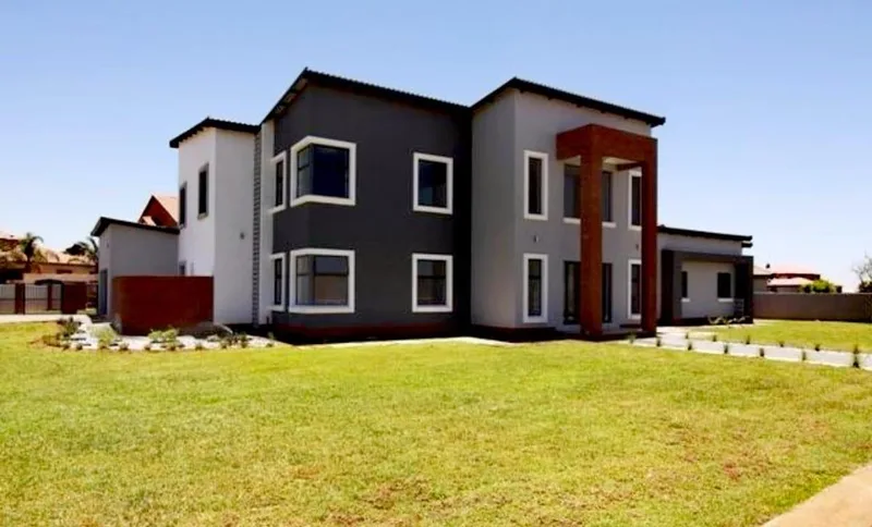 5 Bedroom House for sale in Aquavista Mountain Estate
