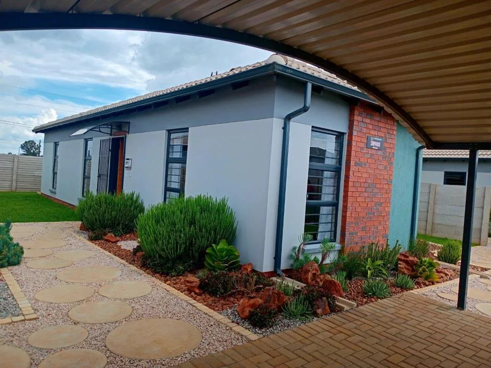 3 Bedroom House for sale in Protea Glen