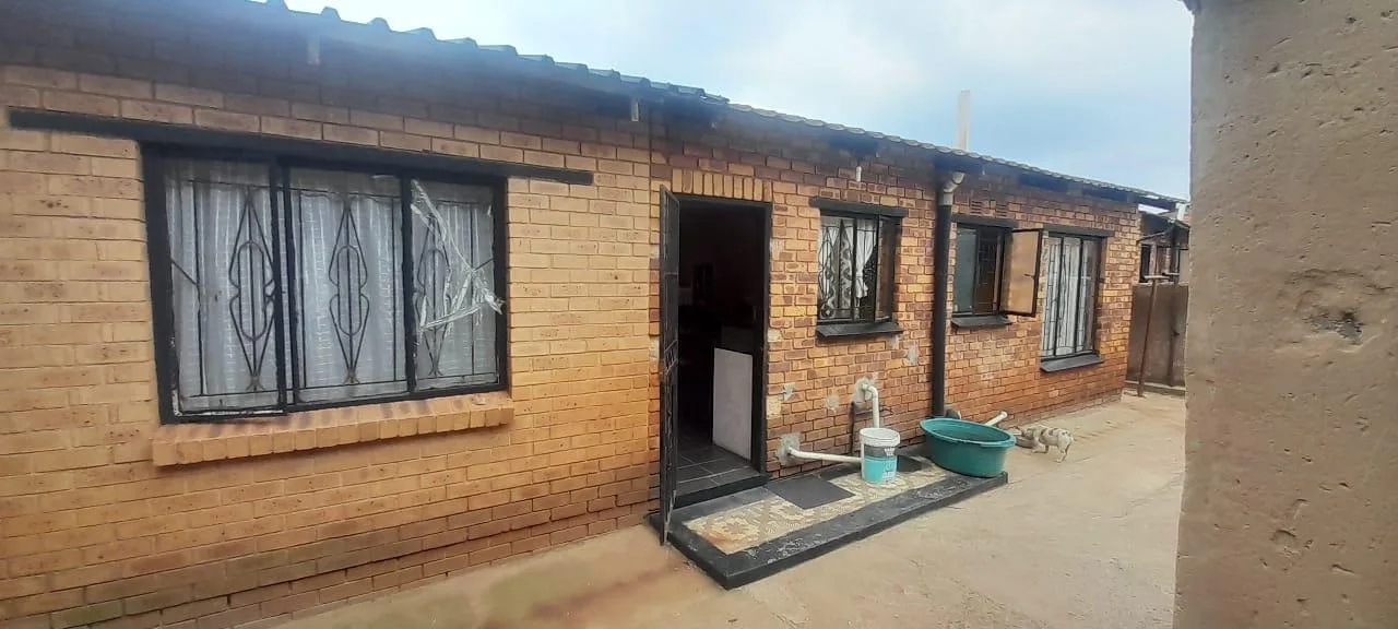 3 Bedroom House for sale in Tembisa Central