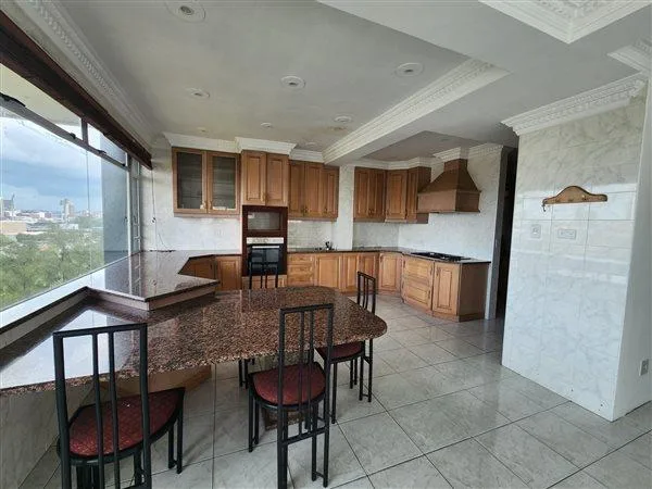 4 Bedroom Apartment in North Beach
