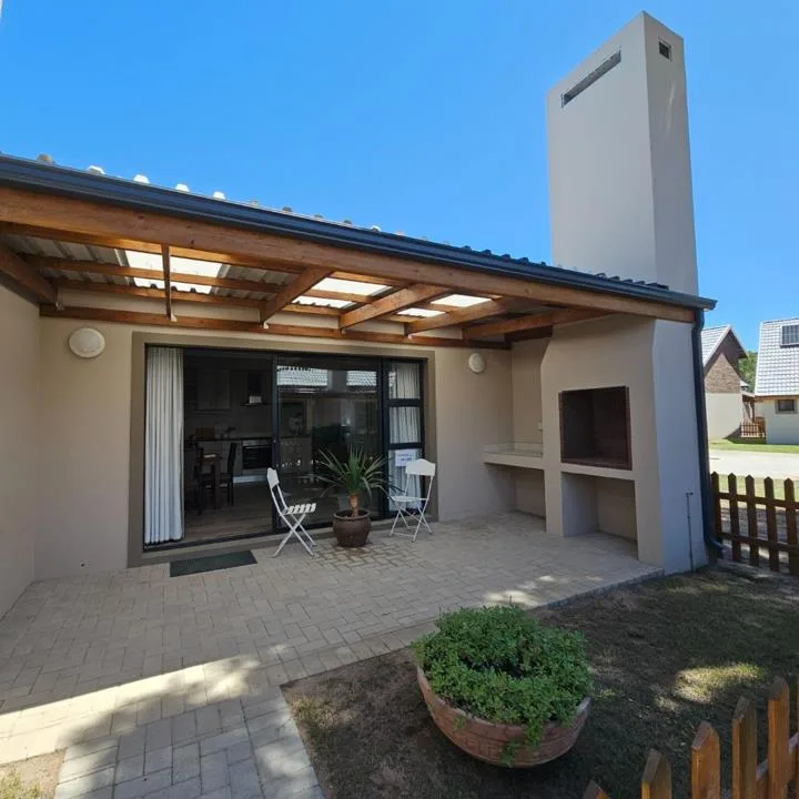 1 Bedroom Apartment / flat for sale in Swartvlei