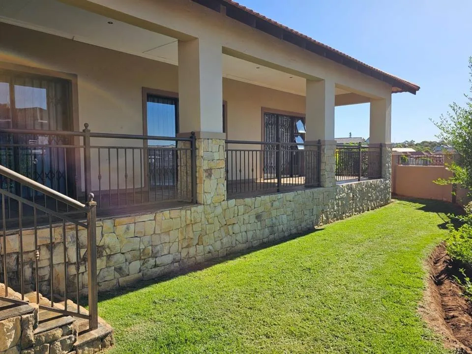4 Bedroom House for sale in Shellyvale