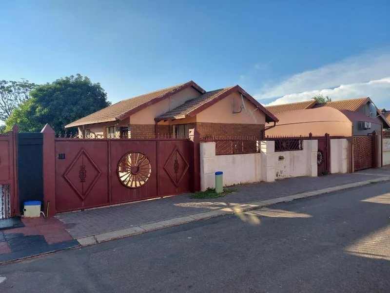 2 Bedroom House for sale in Soshanguve M