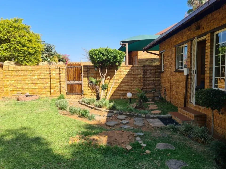 4 Bedroom Townhouse for sale in Safari Gardens