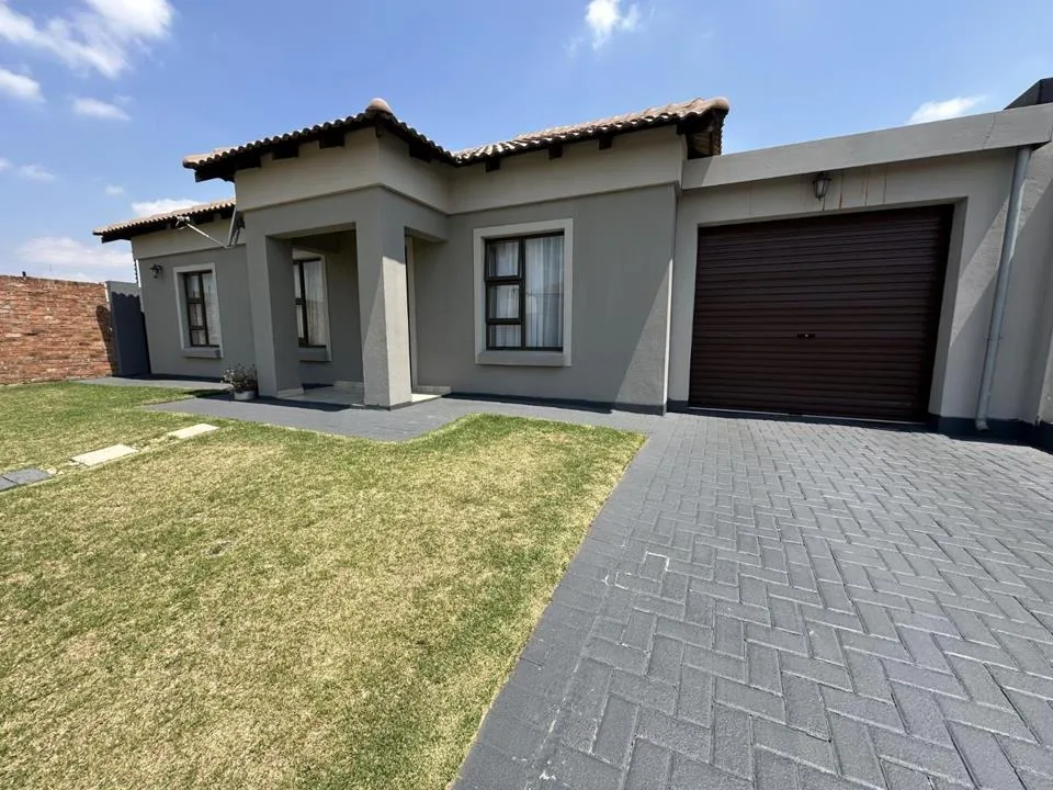 3 Bedroom Townhouse for sale in Terra Nova